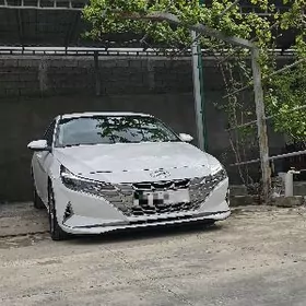 Hyundai Elantra 2022