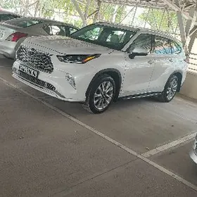 Toyota Highlander 2021