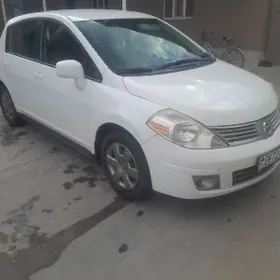 Nissan Versa 2010