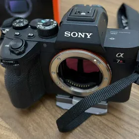 Sony  7 R IV