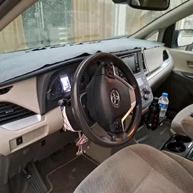 Toyota Sienna 2019