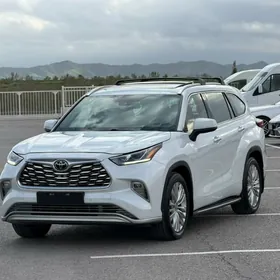 Toyota Highlander 2021