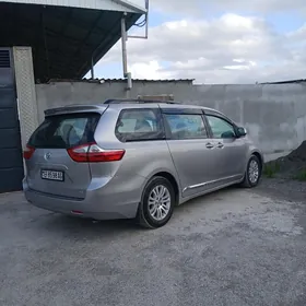 Toyota Sienna 2015
