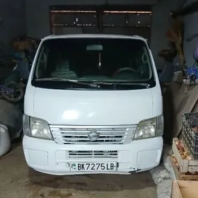 Nissan Urvan 2001