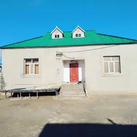 Satlyk jaý Akdaşda