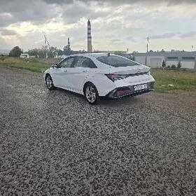 Hyundai Elantra 2024