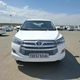 Toyota Innova 2021
