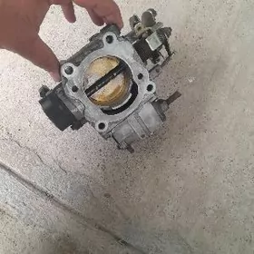 nissan maksima zaslonka