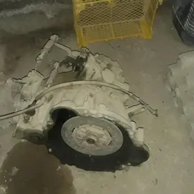 Тойота авенсис каропка