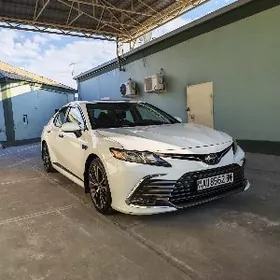 Toyota Camry 2020
