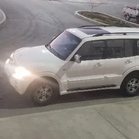 Mitsubishi Pajero 2002