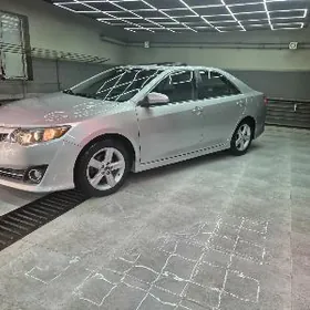 Toyota Camry 2013