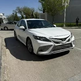 Toyota Camry 2021