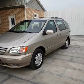 Toyota Sienna 2002