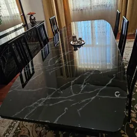 стол и стулья