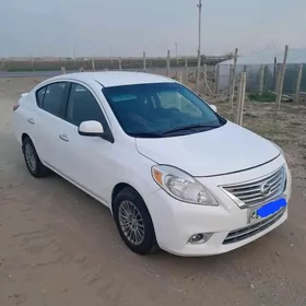 Nissan Versa 2012