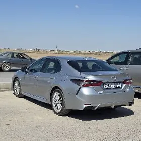Toyota Camry 2021