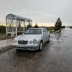 Mercedes-Benz E320 2001