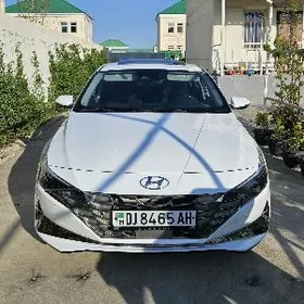 Hyundai Elantra 2022