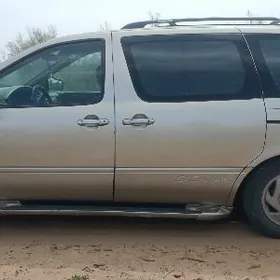 Toyota Sienna 2002