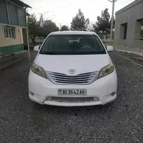 Toyota Sienna 2013