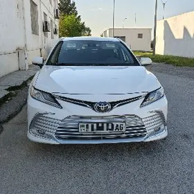 Toyota Camry 2021