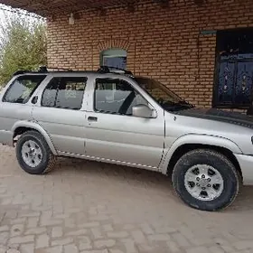 Nissan Pathfinder 2000