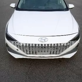 Hyundai Elantra 2022