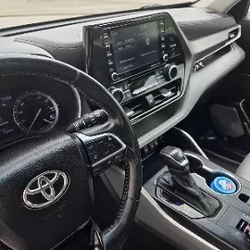 Toyota Highlander 2021