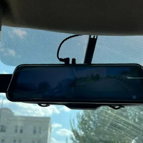 Zadny wid yzy oni alya unversa