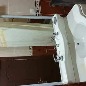 Раковина с зеркалом