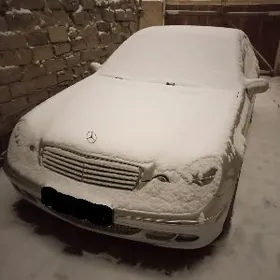 Mercedes-Benz E320 2004