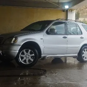 Mercedes-Benz ML55 AMG 2000