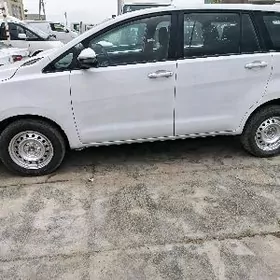 Toyota Innova 2021