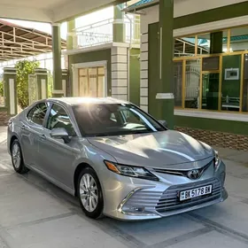 Toyota Camry 2021