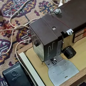 Швейная машинкаveritas германс