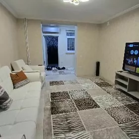 9 микр Сурикова 3/1 этаж 3комн