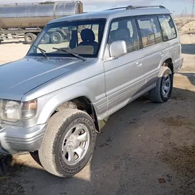 Mitsubishi Montero 1995