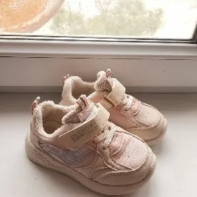 Крассовки для девочки