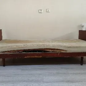 Krawat / Кровать