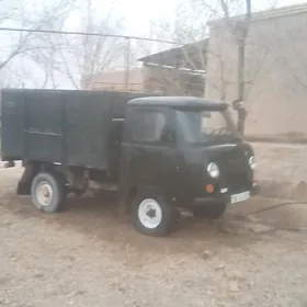 UAZ 452 1980