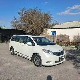 Toyota Sienna 2016