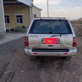 Nissan Pathfinder 1996