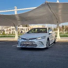 Toyota Camry Hybrid 2021