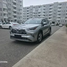 Toyota Highlander 2021