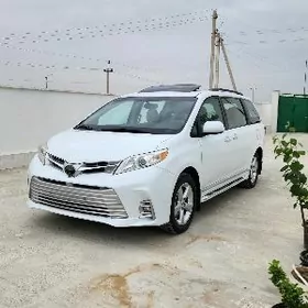 Toyota Sienna 2011