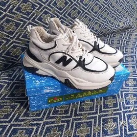 Кроссовки, босоножки