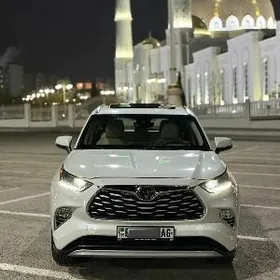 Toyota Highlander 2021