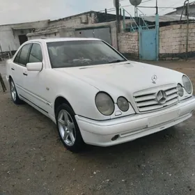 Mercedes-Benz E320 1996