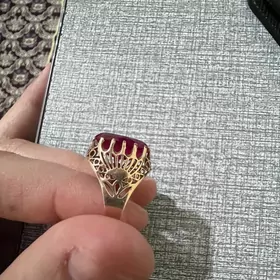 Gadym gyzyl ýüzük